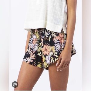 NWT Rip Curl paradise shorts!